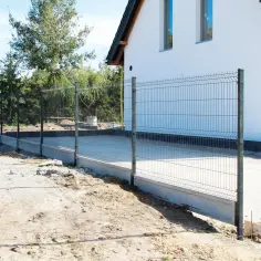 Koszt robocizny ogrodzenia panelowego: Ceny i czynniki wpływu