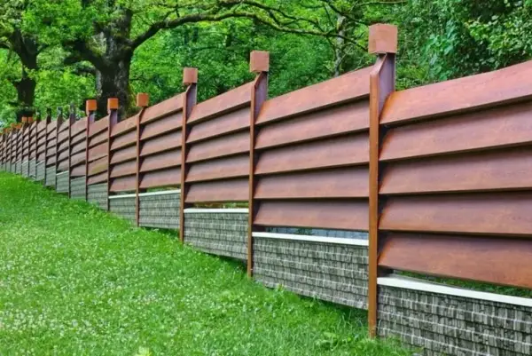 Jak ogrodzić działkę: 5 skutecznych metod i praktyczne porady